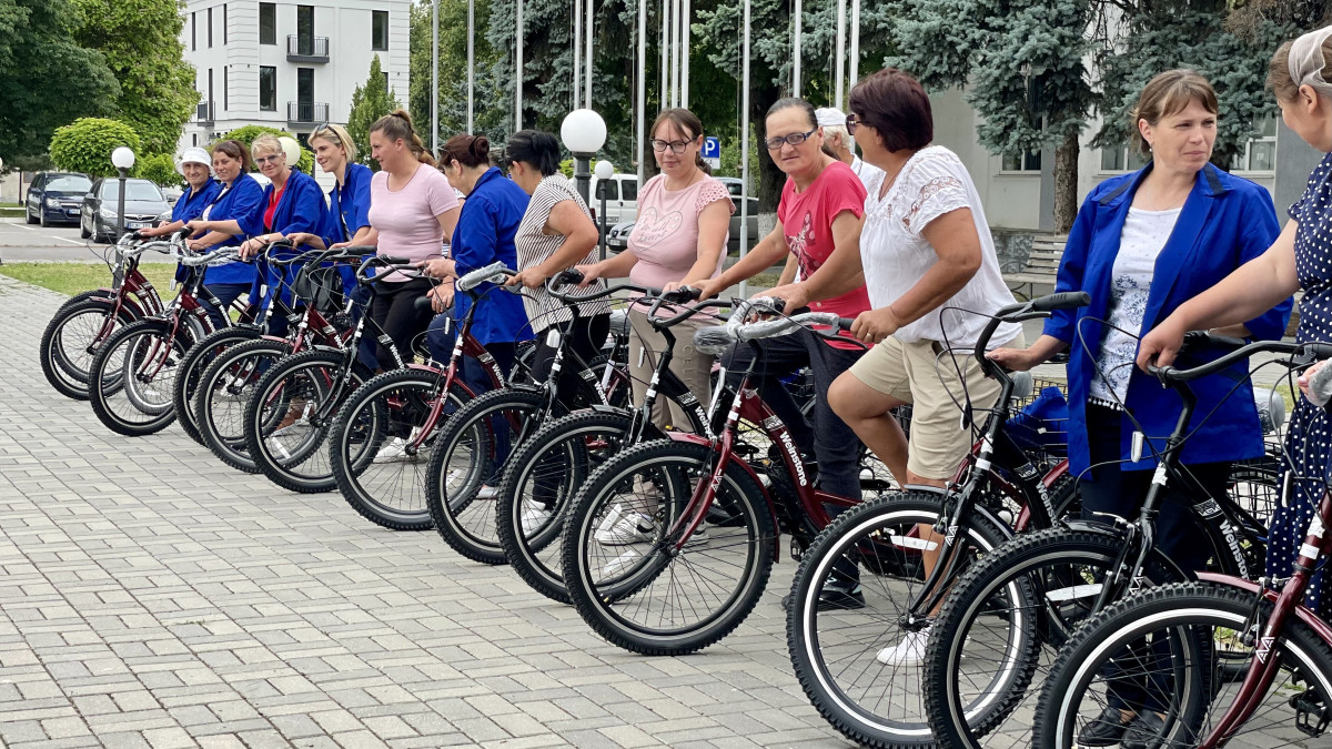 Больше мобильности — больше поддержки: 16 трициклов переданы социальным работникам в Унгенах