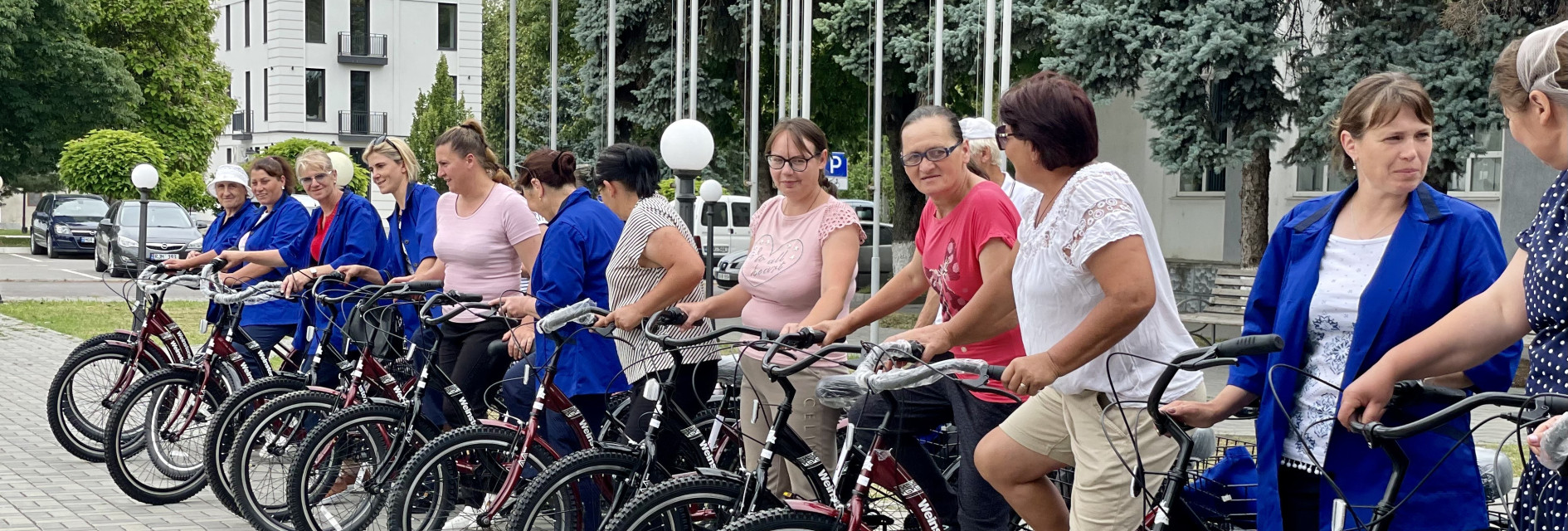 Mai multă mobilitate pentru mai mult sprijin: 16 triciclete oferite lucrătorilor sociali din Ungheni