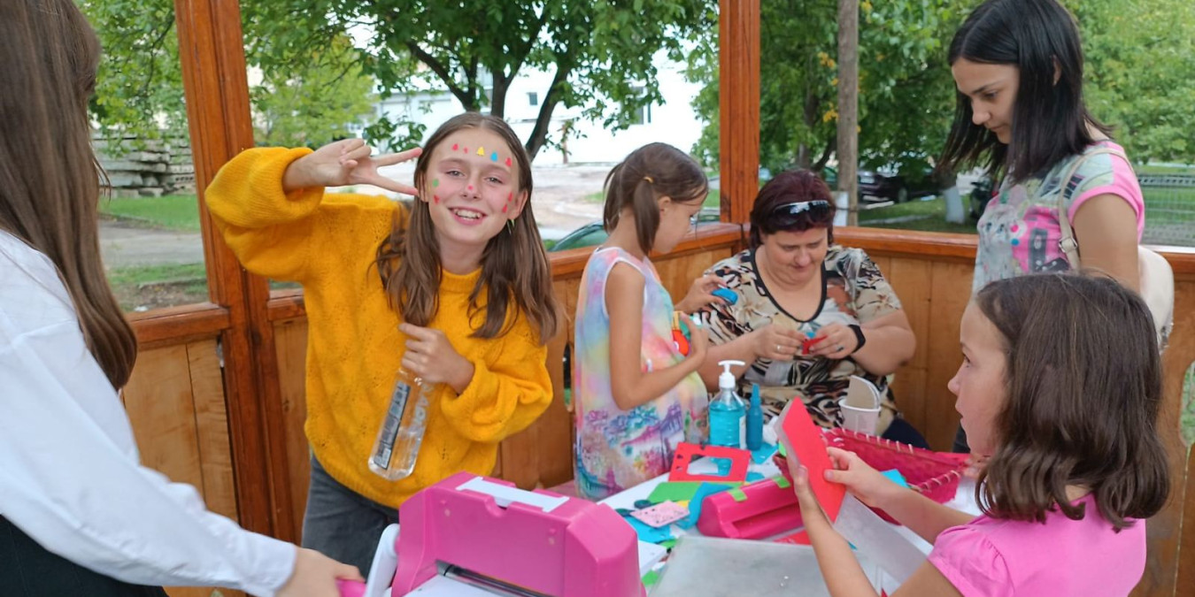 GustoHora a reunit copii și tineri ucraineni și moldoveni într-un eveniment de integrare socială organizat la Ocnița, Căplani și Căușeni 