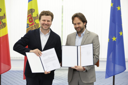 People in Need Moldova consolidează eforturile de colaborare cu autoritățile centrale și municipale prin semnarea memorandumurilor de înțelegere