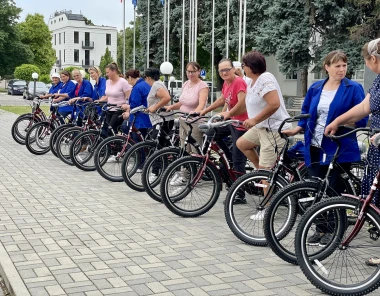 Mai multă mobilitate pentru mai mult sprijin: 16 triciclete oferite lucrătorilor sociali din Ungheni