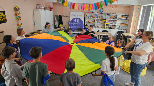 „Aici învăț să-mi înțeleg emoțiile”: Cum îi ajută sesiunile psihosociale pe copiii afectați de război și pe cei din comunitățile locale