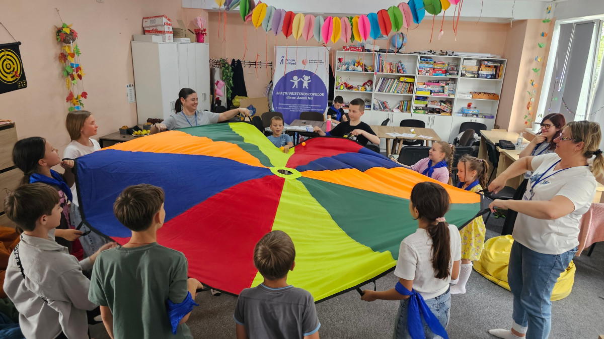 «Здесь я учусь понимать свои эмоции»: психосоциальная поддержка помогает детям, пострадавшим от войны
