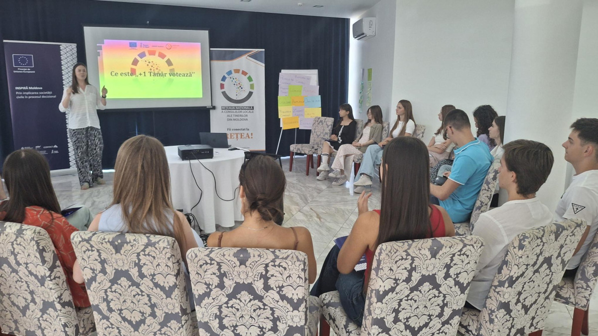 Informați, implicați, pregătiți: lecțiile învățate de tineri la Școala Media Youth