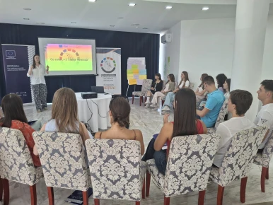  Informați, implicați, pregătiți: lecțiile învățate de tineri la Școala Media Youth