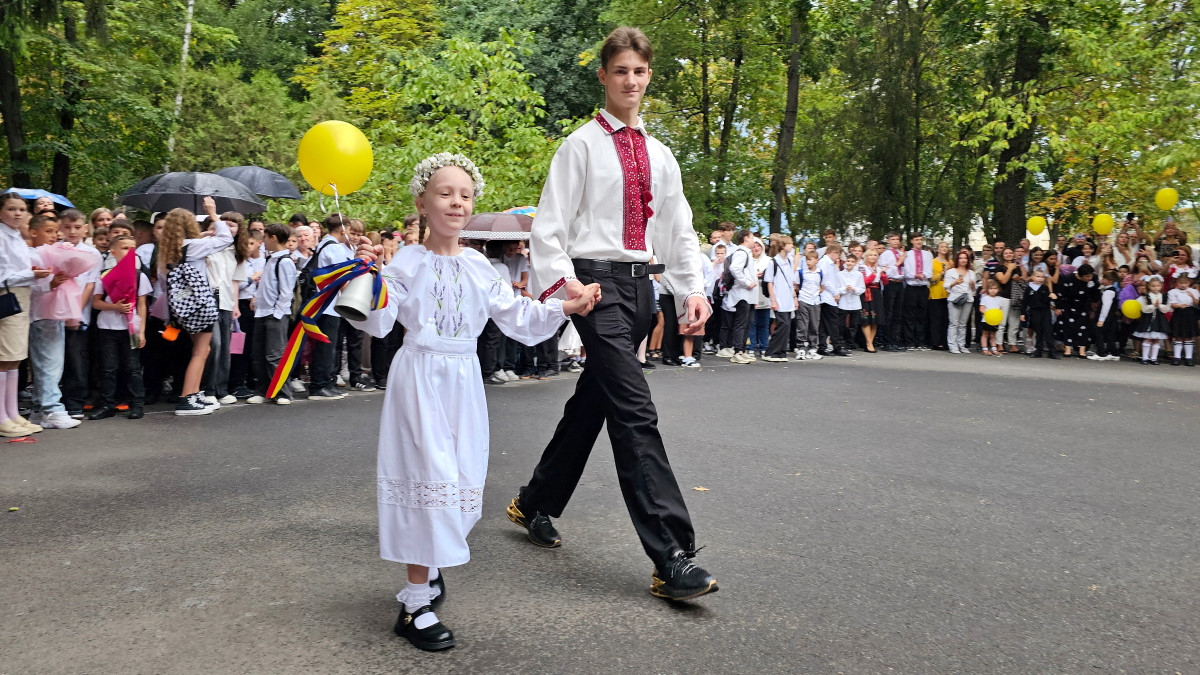 Інформація для батьків з України, що тимчасово перебувають в Республіці Молдова, щодо продовження чи початку навчання дітей школярів