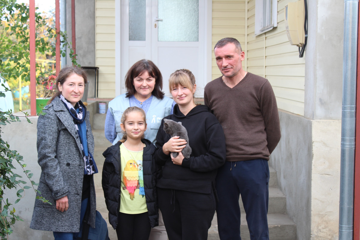 Una dintre sutele de familii care găzduiesc refugiați din Ucraina, susținută de Stichting Vluchteling și People in Need Moldova.